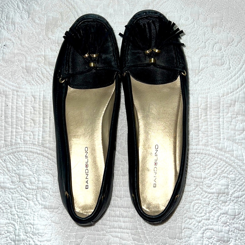 Gently used women’s Bandolino flats size 9
